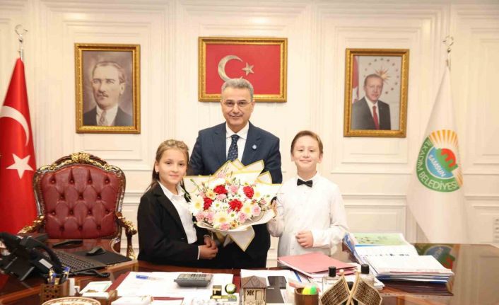 Başkan İhsan Kurnaz koltuğunu çocuklara devretti