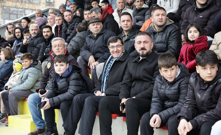 Başkan Kahveci’den genç futbolculara destek