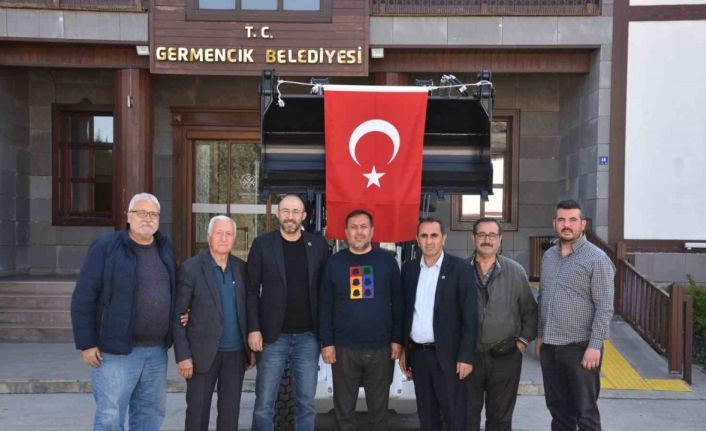 Başkan Zencirci, iptal olan deve güreşinin bağışlarıyla belediyeye kepçe kazandırdı