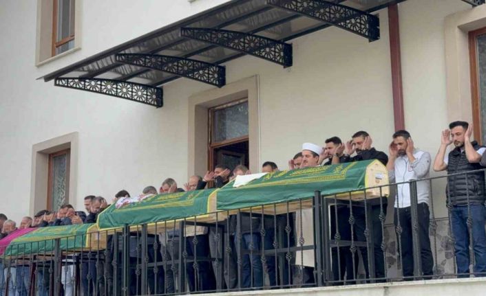 Bayram tatilinden dönen öğretmen aile son yolculuğuna uğurlandı