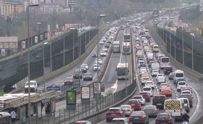 Bayramın üçüncü gününde İstanbul’da trafik yoğunluğu yaşanıyor