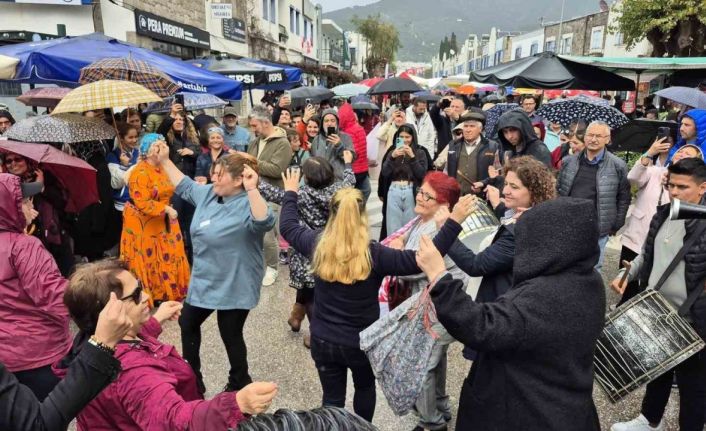 Bodrum’da yağmur altında festival