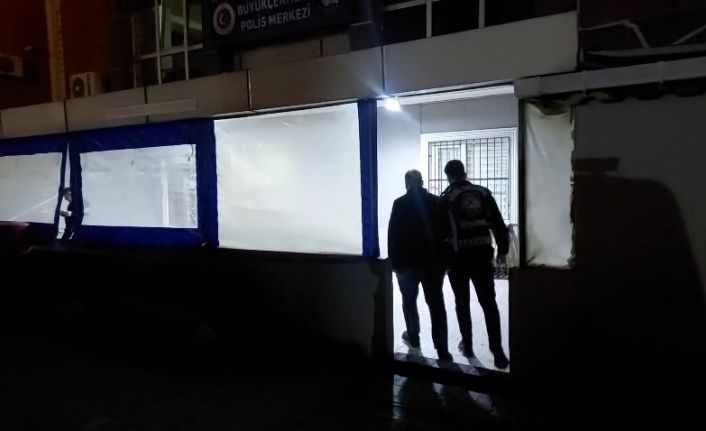Büyükçekmece’de yol kesip aracı yumruklayan sürücü yakalandı