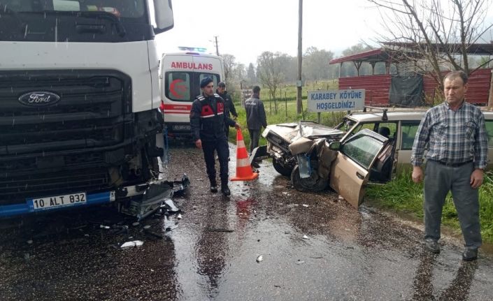 Çanakkale’de tır ile otomobil çarpıştı: 1 yaralı