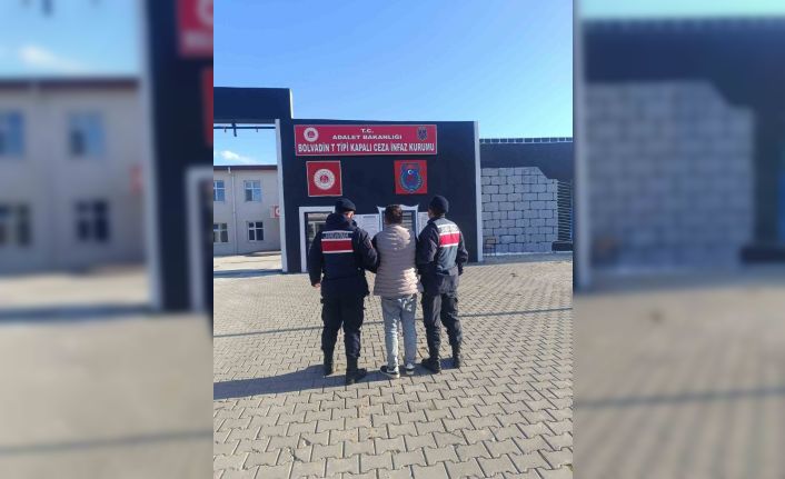 Çeşitli suçlardan aranan şahsı jandarma yakaladı