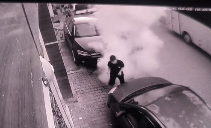Çocuğun elindeki torpilin patladığı anlar kamerada
