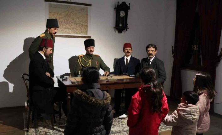 Çocuklar ve aileler arkeoloji müzesinde tarihe yolculuk yaptı