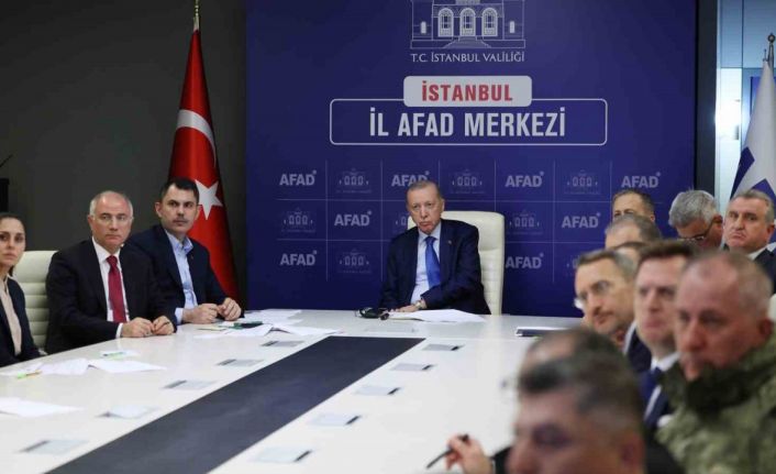 Cumhurbaşkanı Erdoğan, AFADdaki kriz merkezinde depreme ilişkin bilgi aldı