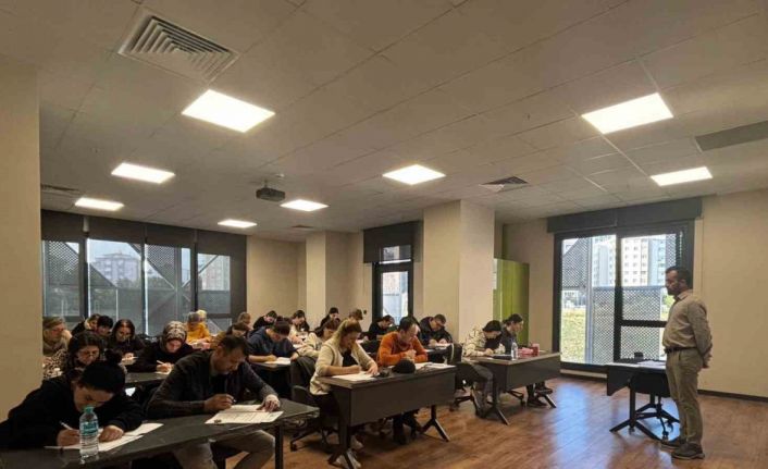 Cumhuriyet Dil Akademisi’nde 3 dilde ara sınav