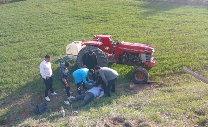 Devrilen traktörün altında kaldı, hastanede hayatını kaybetti