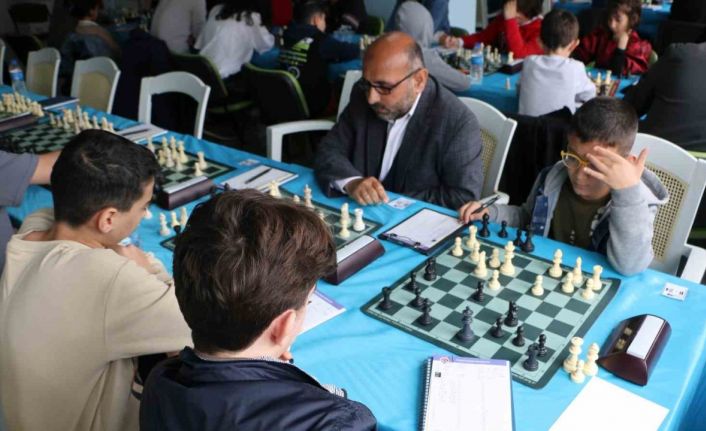 Diyarbakır’da 7’den 70’e satranç turnuvası
