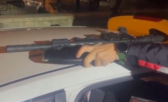 Düğün konvoyunda araçtan havaya ateş açan şahıs yakalandı