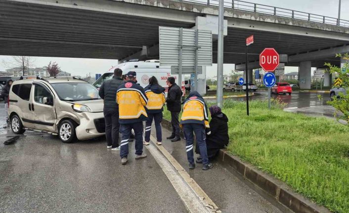 Düzce’de iki otomobil çarpıştı: 2 yaralı