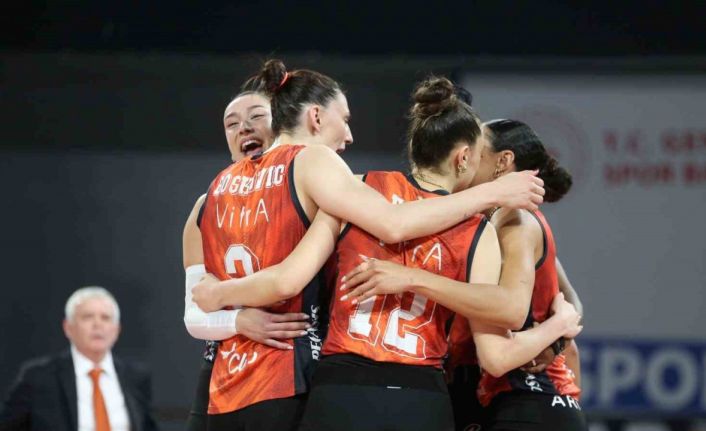 Eczacıbaşı Dynavit, AXA Sigorta Kupa Voley final biletini aldı