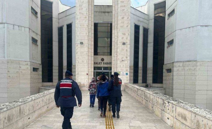 Edremit’te kablo hırsızlığı yapan 3 şüpheli tutuklandı