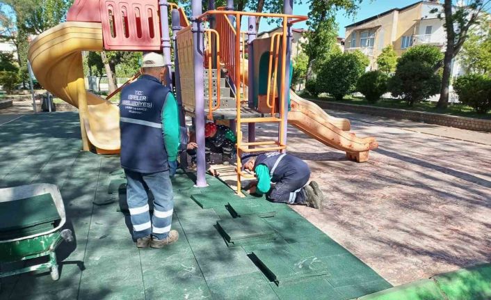 Efeler’in parkları yaz mevsimine hazırlanıyor