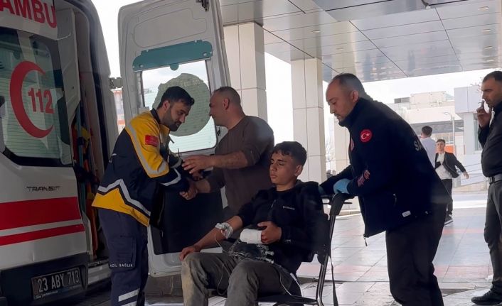 Elazığ’da çapa makinesine elini kaptıran 14 yaşındaki çocuk, yaralandı