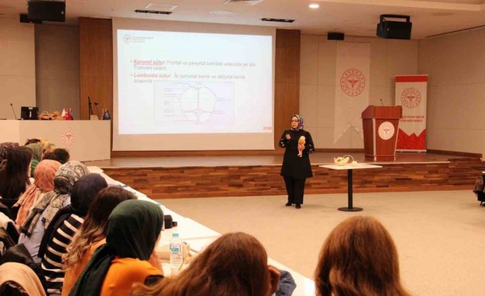 Elazığ’da ebelere yönelik eğitimler sürüyor