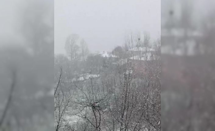Elazığ’da kar yağışı etkisini sürdürüyor