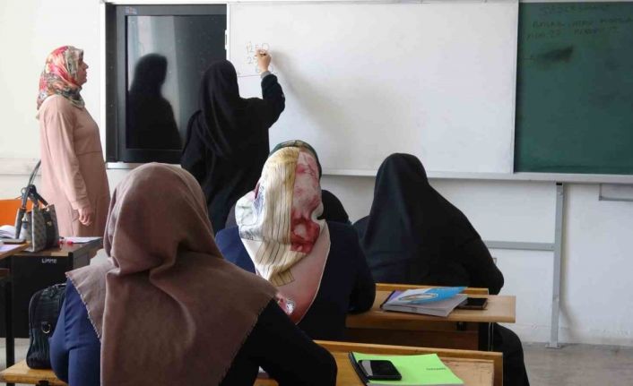 Elazığ’da okuma yazma seferberliği sürüyor