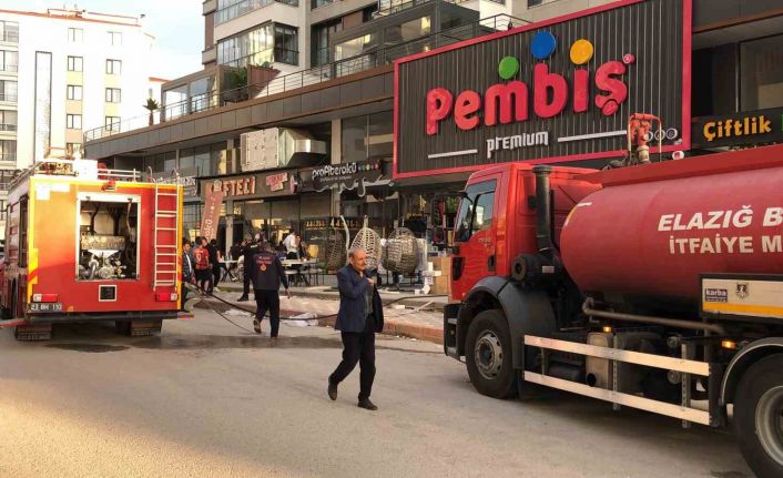 Elazığdaki iş yeri yangını paniğe neden oldu