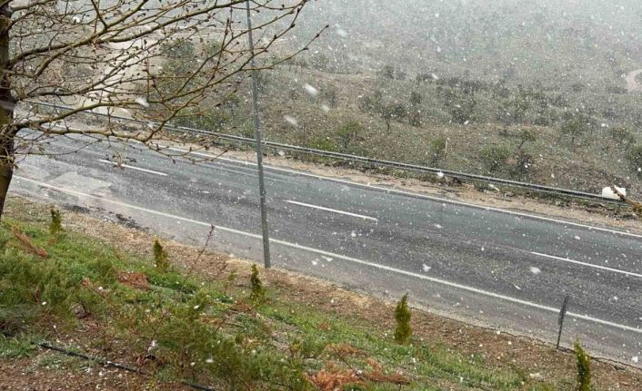 Elazığ’ın yüksek kesimlerinde kar yağışı başladı