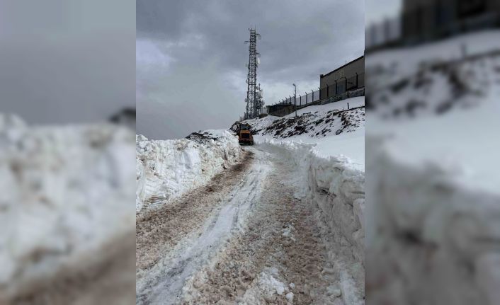 Eleşkirt’te Nisan ayında karla mücadele çalışması