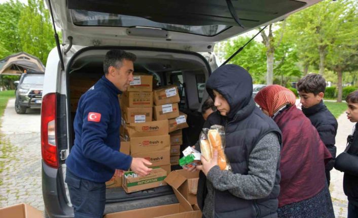 Esenyurt Belediyesinden vatandaşlara tam destek sürüyor