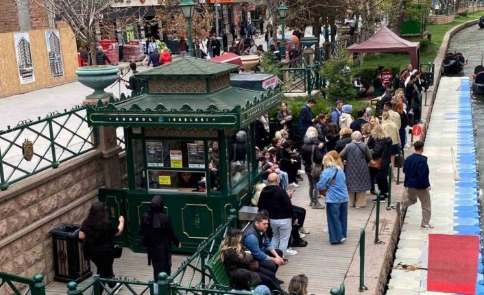 Eskişehir’de turist yoğunluğu sürüyor