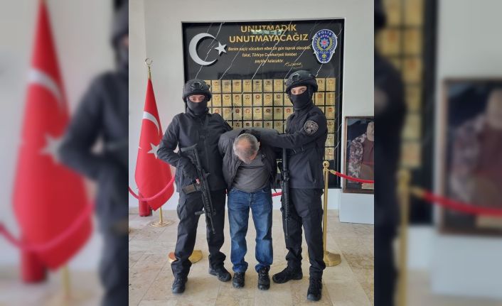FETÖ üyesi ihraç öğretim üyesi yakalandı