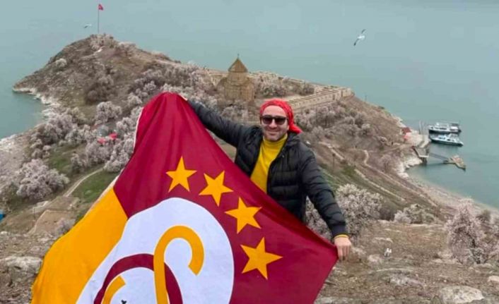 Galatasaray bayrağı Akdamar Adasında dalgalandı