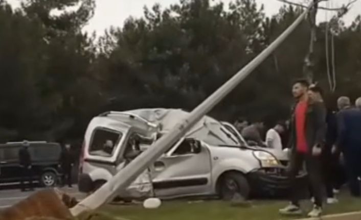 Gaziantep’te 2 araç çarpıştı: 1’i ağır 6 yaralı