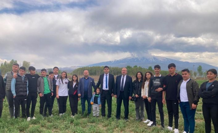 Geleceğin ziraatçıları uygulamalı derste buluştu