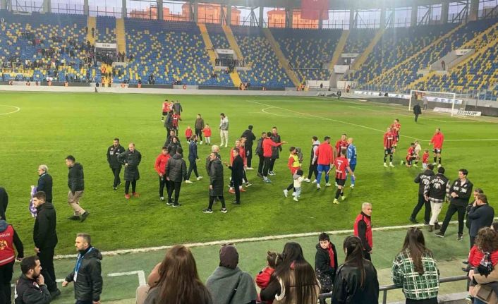 Gençlerbirliği oyuncusu Fıratcan Üzüm’den saygısız davranış