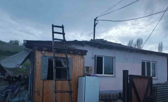 Gönen’de müstakil ev yangında kül oldu