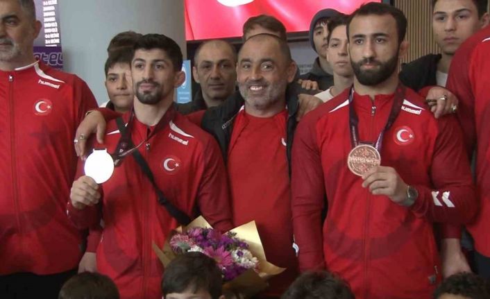 Grekoromen Güreş Milli Takımı yurda döndü