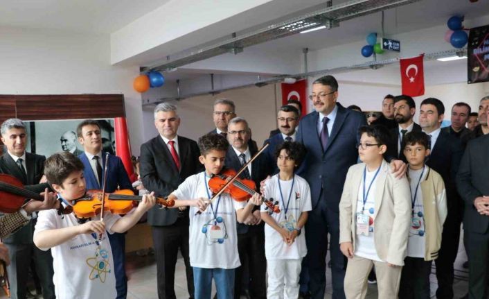 Hakkâride bilim ve sanat sergisi ziyarete açıldı