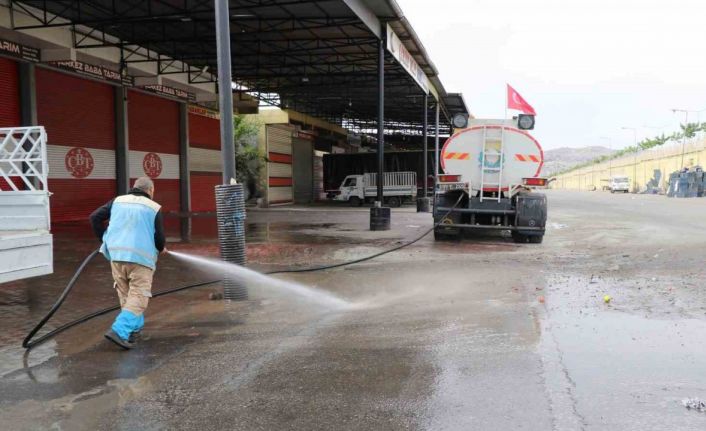 Hal pazarında kapsamlı temizlik çalışması