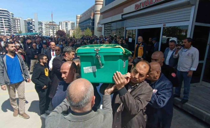 Hastane çalışanlarından mesai arkadaşlarına son görev