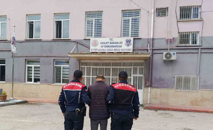 Hırsızlık suçundan aranan şahsı jandarma yakaladı