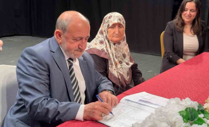 Huzurevinde dünya evine girdiler