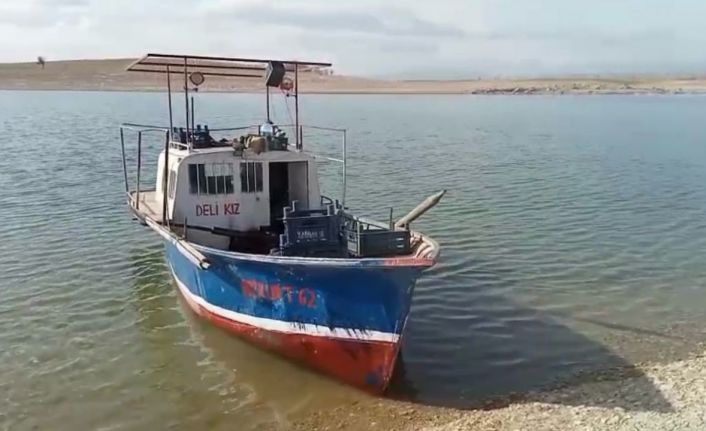 İç sularda balık avı yasağı başladı, tekneler karaya çekildi