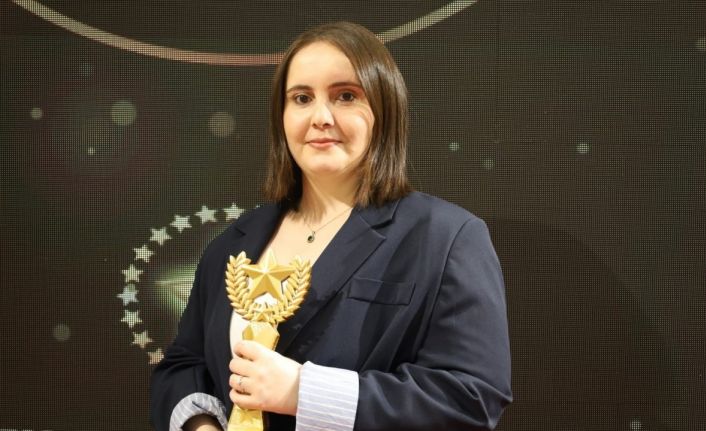 İHA Muhabiri Zöhre Alagöz’e "Yılın En İyi Savunma Muhabiri" ödülü