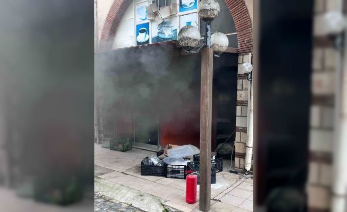 İş hanındaki yangın büyümeden söndürüldü