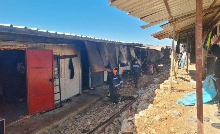 İşçilerinin kaldığı konteynerde yangın çıktı, korku dolu anlar yaşandı