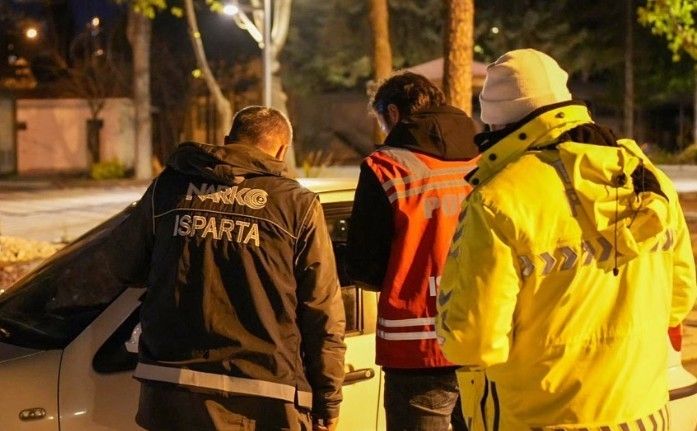 Isparta’da kurallara uymayan 8 araç sürücüsüne idari para cezası
