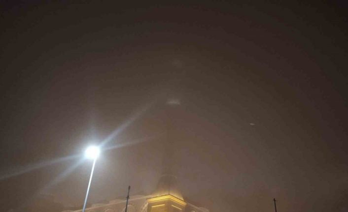 İstanbulda gece saatlerinde sis etkili oldu