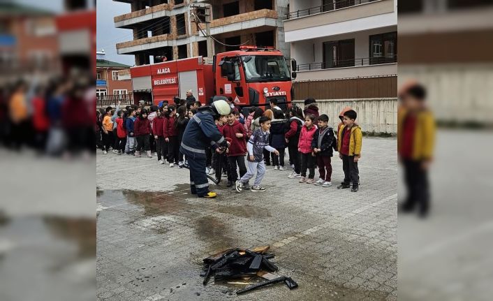 İtfaiye ekiplerinden öğrencilere yangın eğitimi