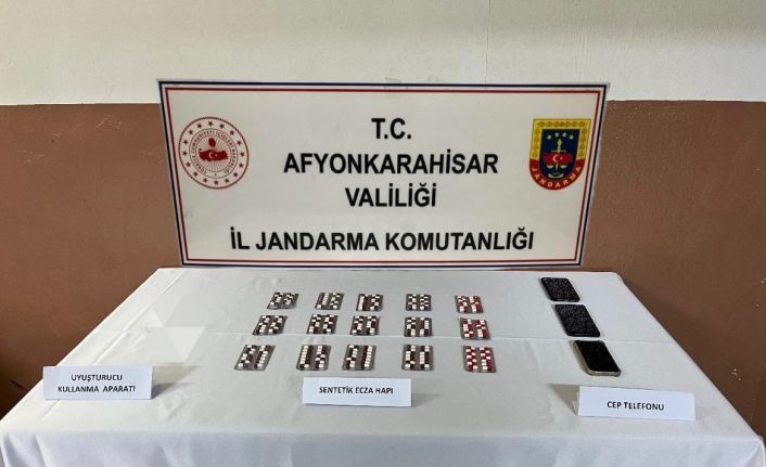 Jandarma 208 adet uyuşturucu hap ele geçirdi