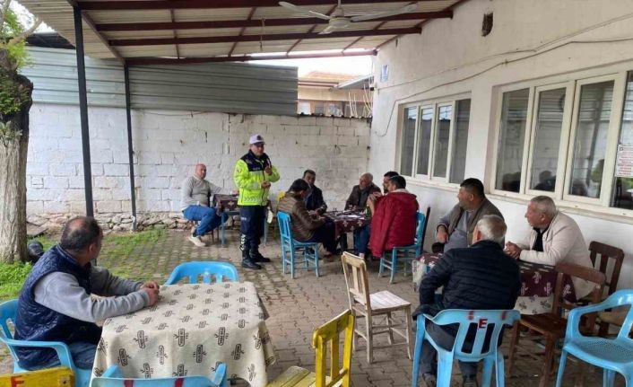 Jandarma ekipleri traktör ve motosiklet sürücülerini bilgilendirdi